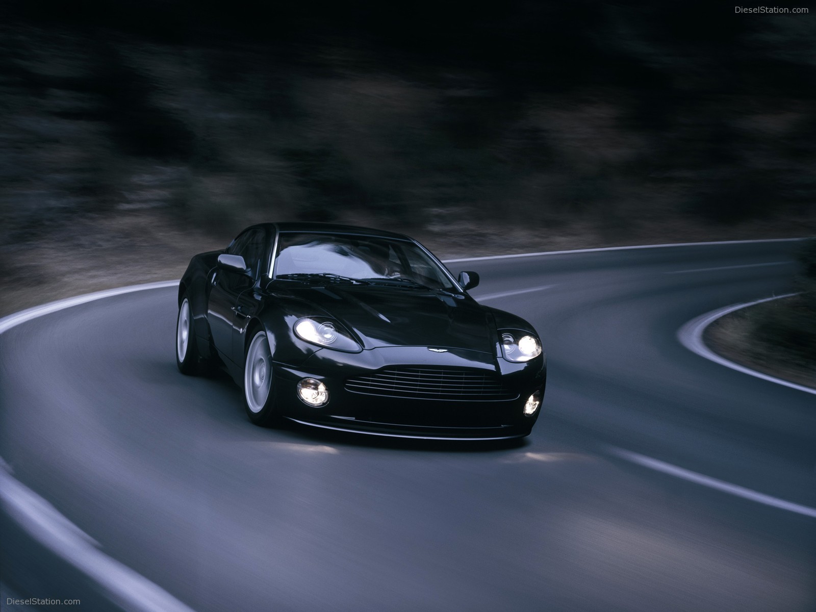 Aston Martin Vanquish V12 S